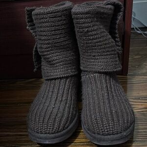 Uggs brown knitted boots